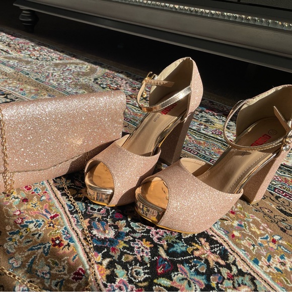 Glittery heels with matching purse - Picture 5 of 8